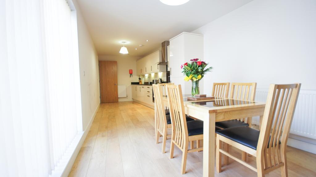 Crompton House Apartments Edgware Екстер'єр фото
