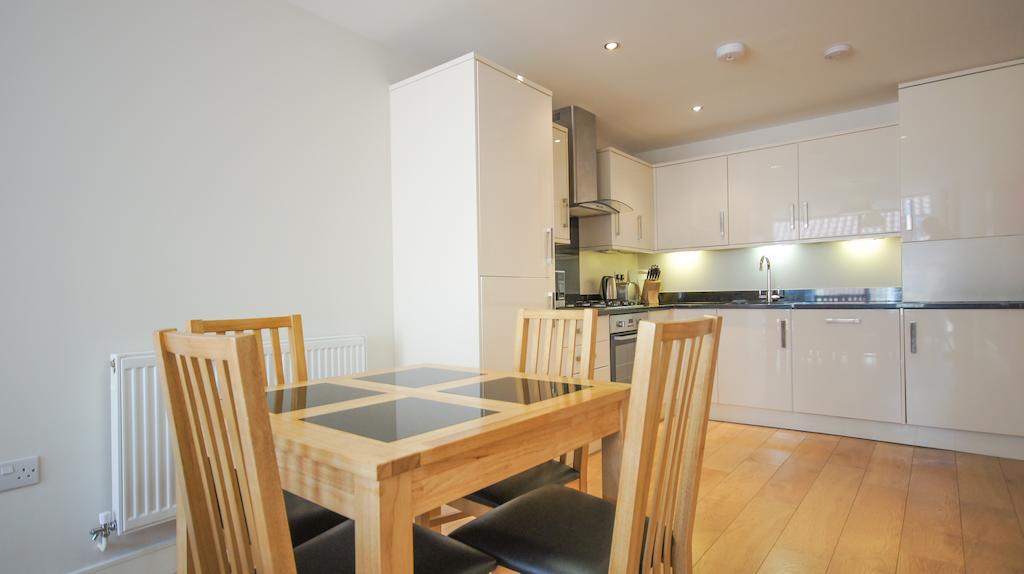 Crompton House Apartments Edgware Екстер'єр фото