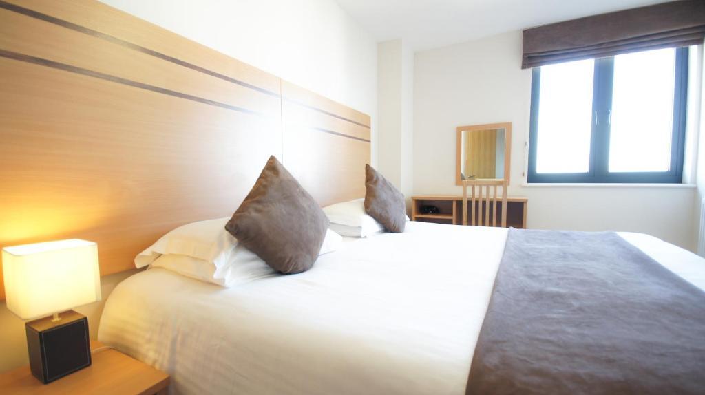 Crompton House Apartments Edgware Екстер'єр фото
