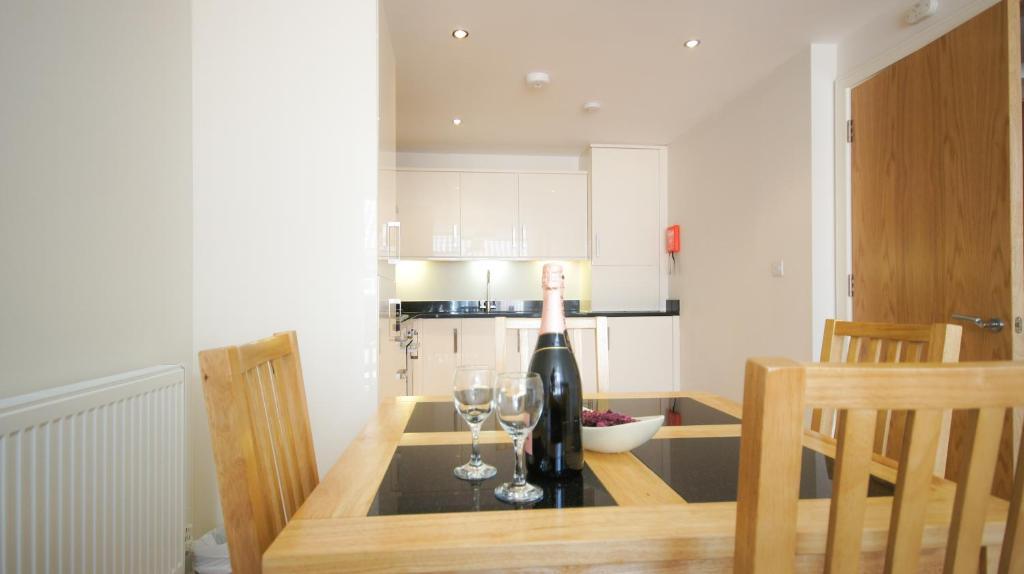 Crompton House Apartments Edgware Екстер'єр фото