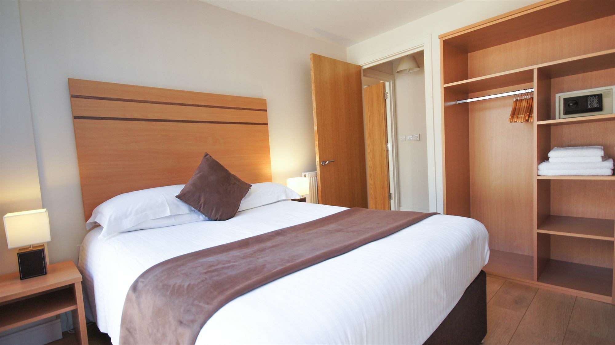 Crompton House Apartments Edgware Екстер'єр фото