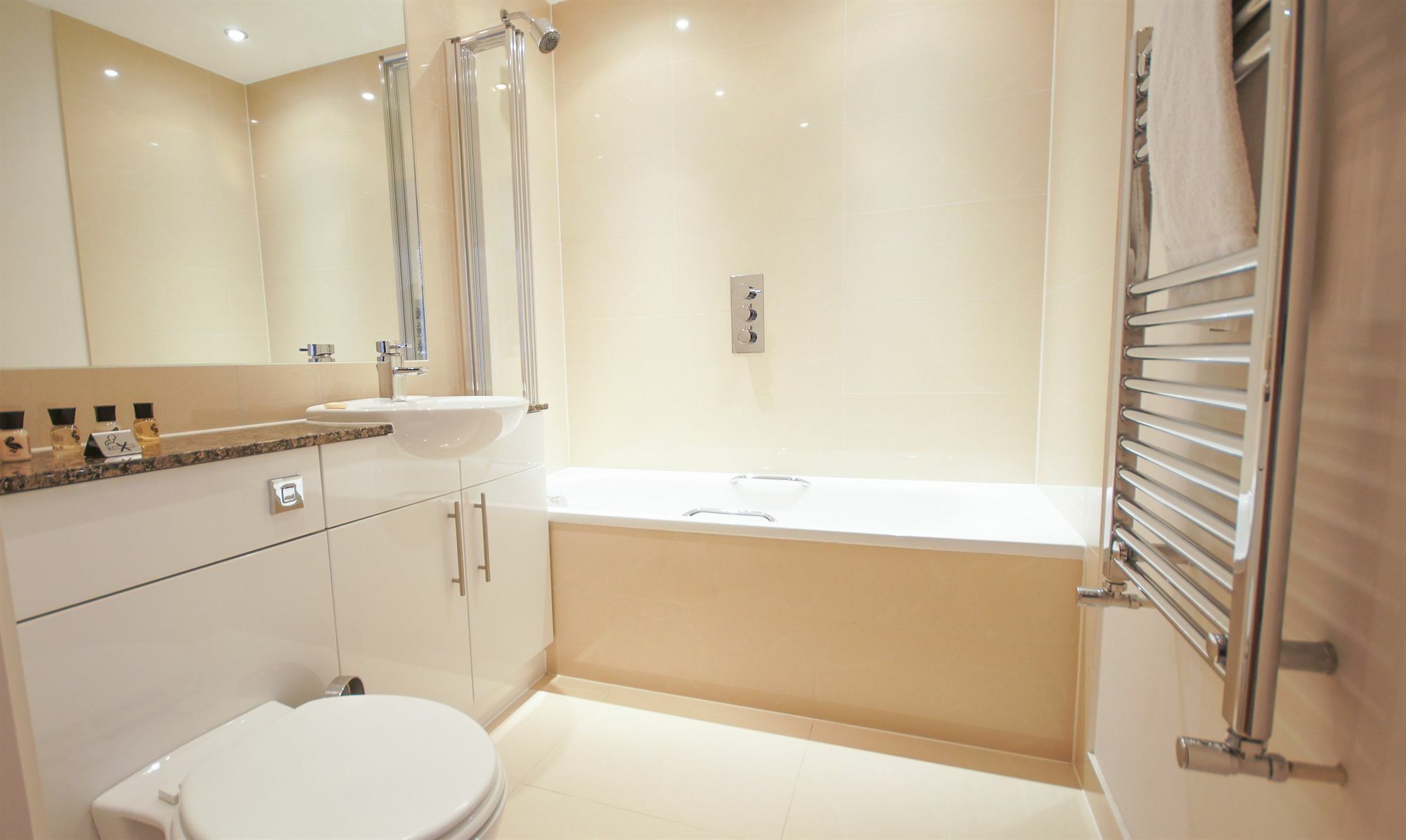 Crompton House Apartments Edgware Екстер'єр фото